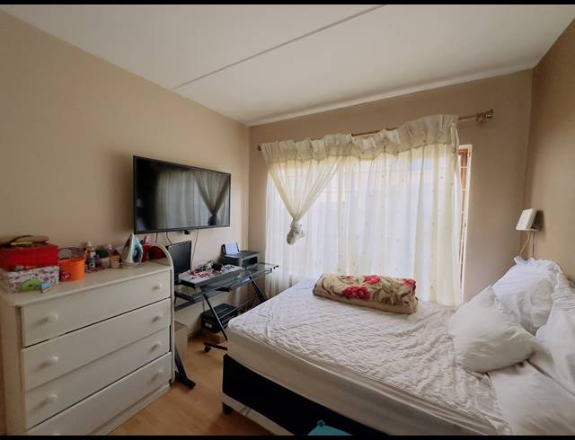 2 BEDROOM TOWNHOUSE FOR SALE IN MONDEOR